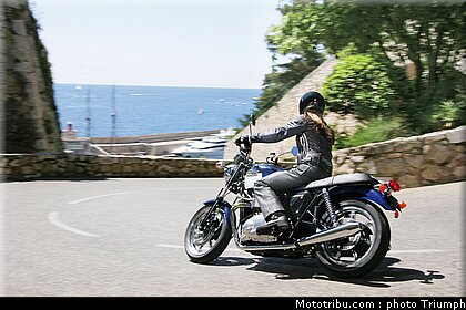 triumph_bonneville_se_6_2009.jpg