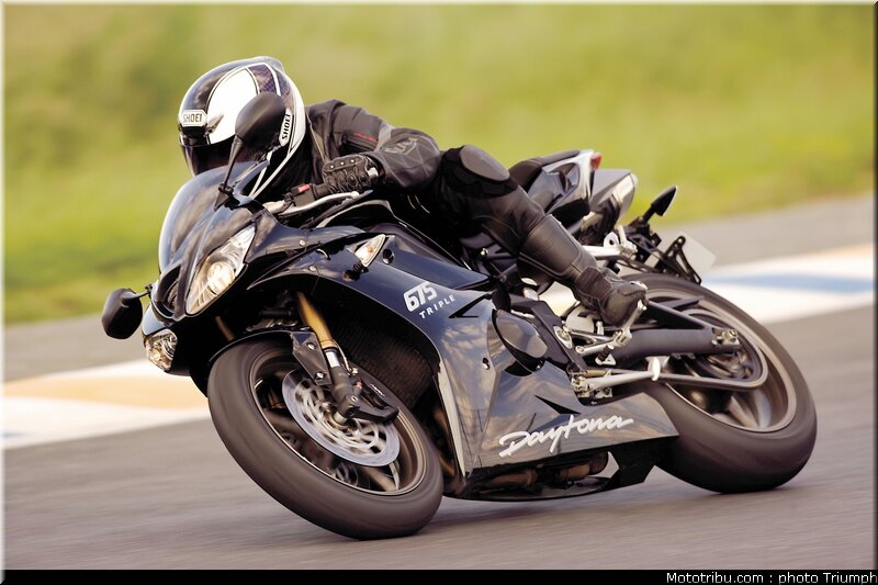 triumph_daytona_675_002_2009