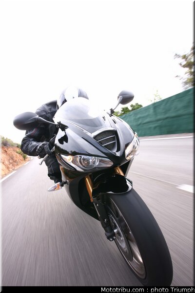 triumph_daytona_675_003_2009