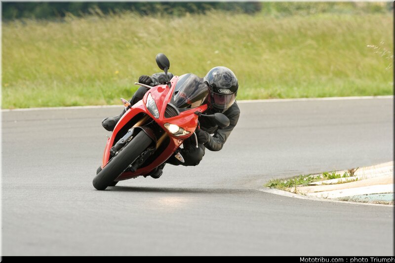 triumph_daytona_675_005_2009