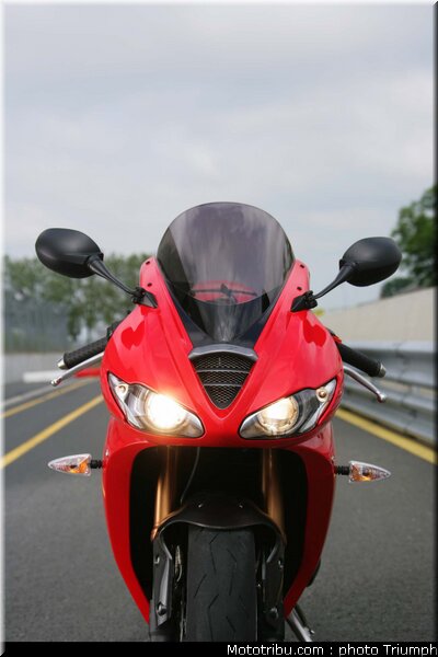 triumph_daytona_675_008_2009