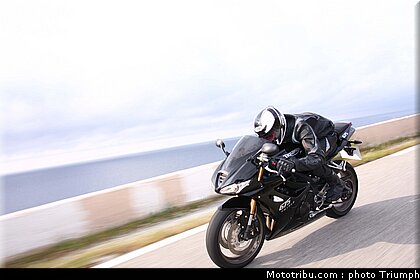 triumph_daytona_675_004_2009.jpg