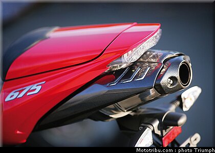 triumph_daytona_675_006_2009.jpg