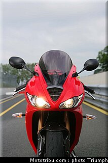 triumph_daytona_675_008_2009.jpg
