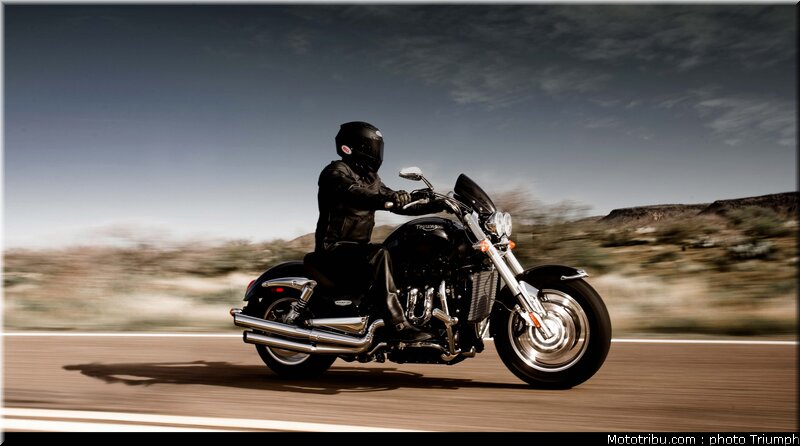 triumph_rocketIII_3_2009