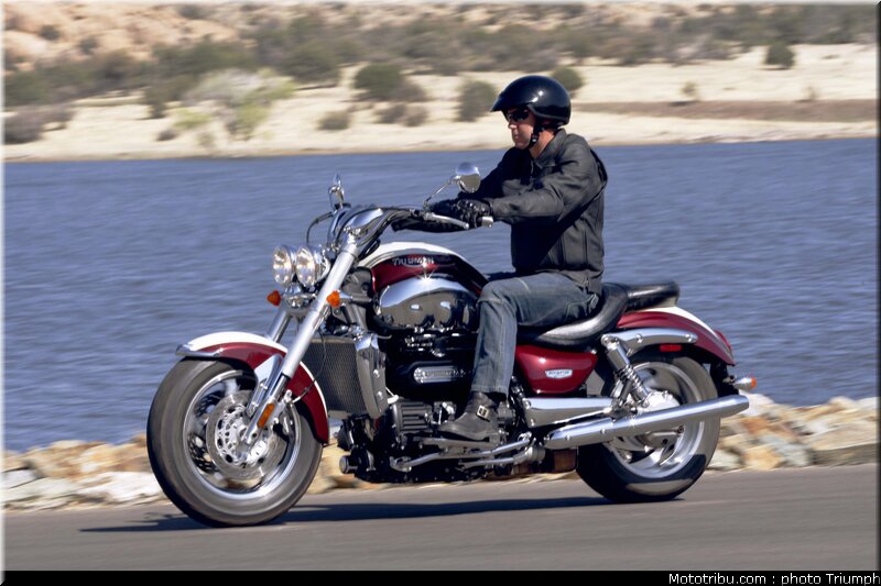 triumph_rocketIII_classic_1_2009