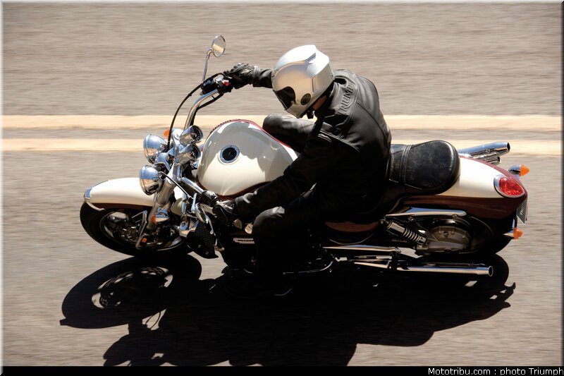 triumph_rocketIII_classic_2_2009
