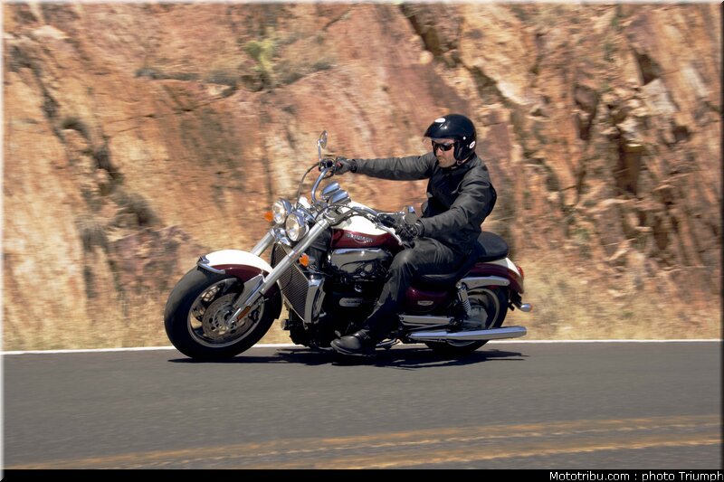 triumph_rocketIII_classic_4_2009