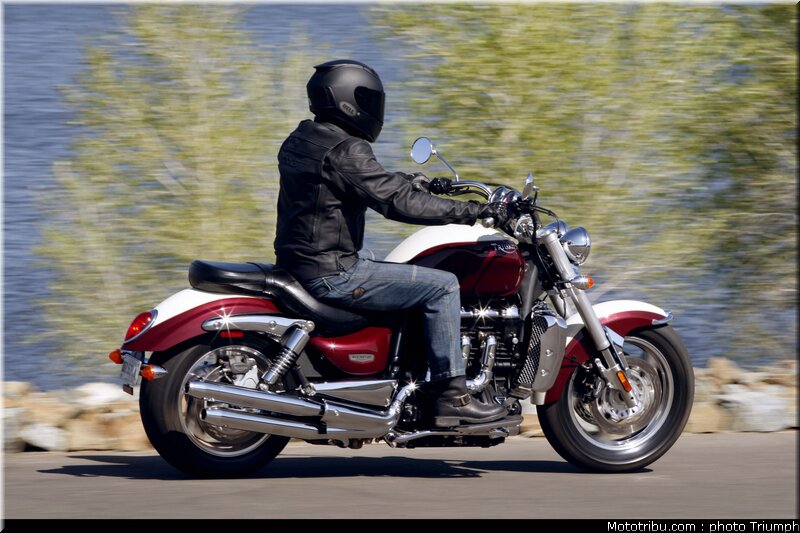 triumph_rocketIII_classic_8_2009