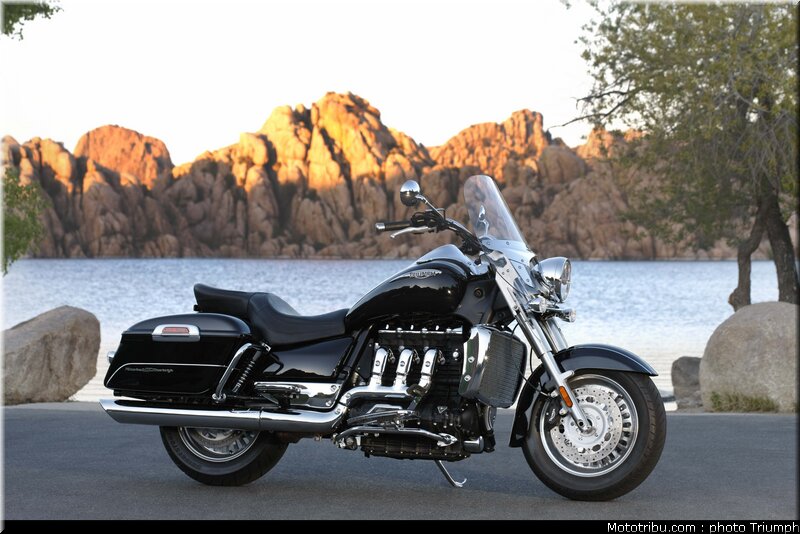 triumph_rocketIII_touring_1_2009