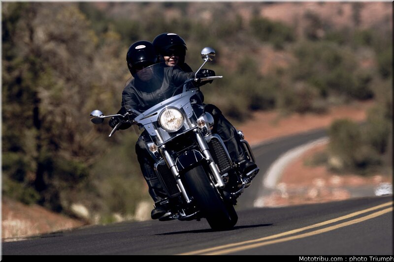triumph_rocketIII_touring_2_2009