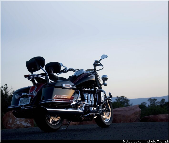 triumph_rocketIII_touring_3_2009
