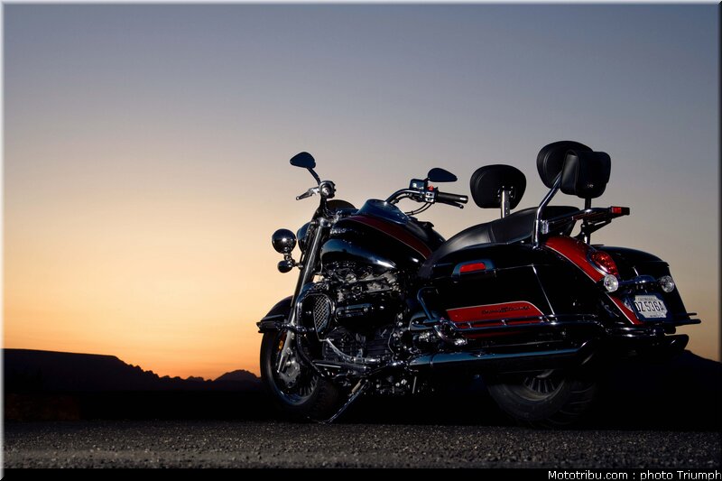 triumph_rocketIII_touring_4_2009