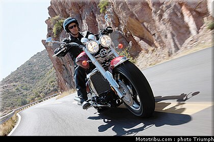 triumph_rocketIII_1_2009.jpg