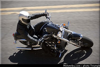 triumph_rocketIII_5_2009.jpg