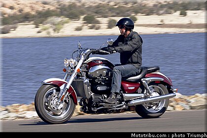 triumph_rocketIII_classic_1_2009.jpg