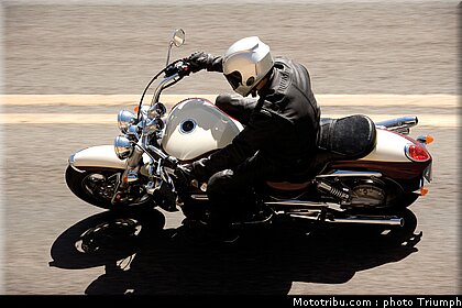 triumph_rocketIII_classic_2_2009.jpg