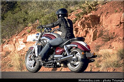 triumph_rocketIII_classic_3_2009.jpg