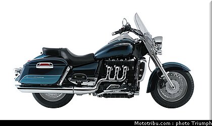 triumph_rocketIII_touring_5_2009.jpg