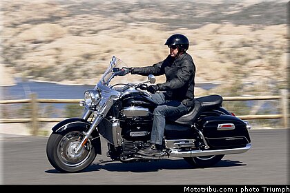 triumph_rocketIII_touring_6_2009.jpg