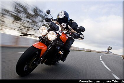 triumph_speed_triple_3_2009.jpg
