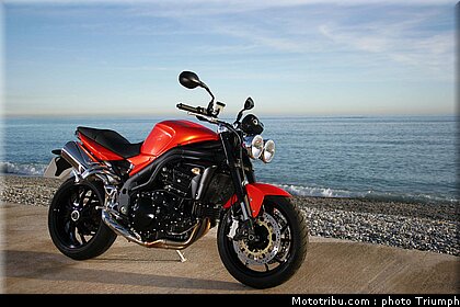triumph_speed_triple_5_2009.jpg