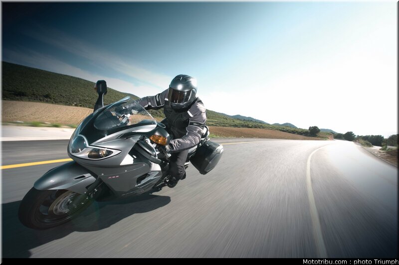 triumph_sprint_st_1_2009