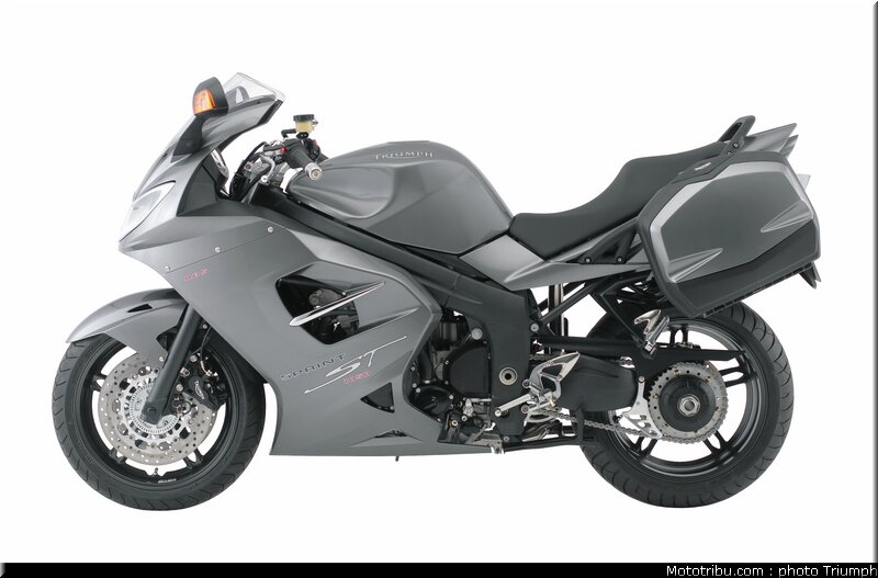 triumph_sprint_st_6_2009