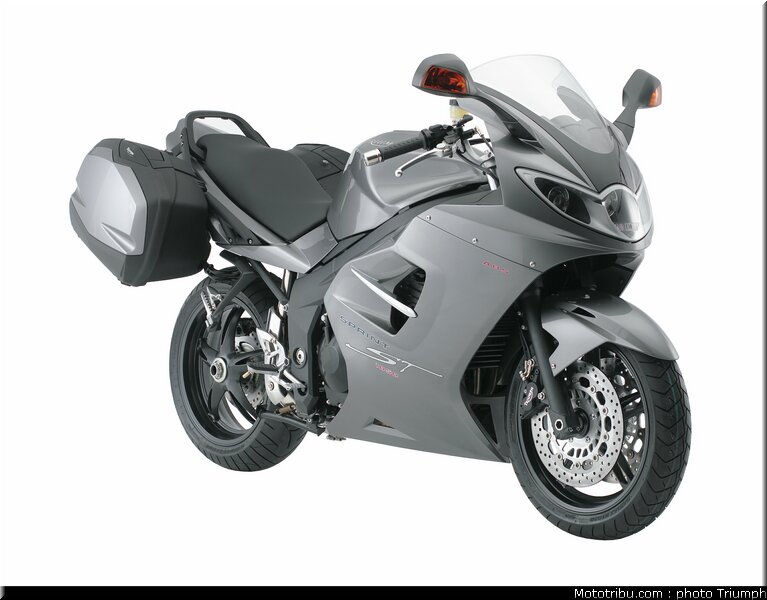 triumph_sprint_st_7_2009