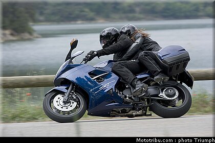 triumph_sprint_st_2_2009.jpg