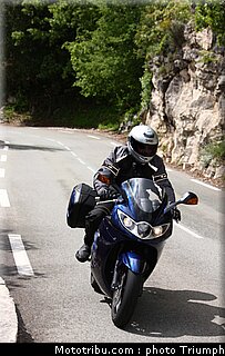 triumph_sprint_st_8_2009.jpg