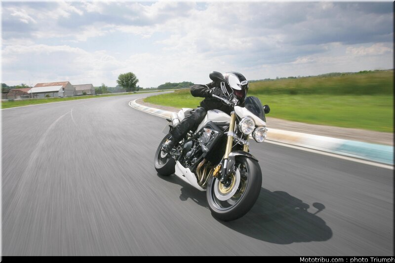 triumph_street_triple_2_2009