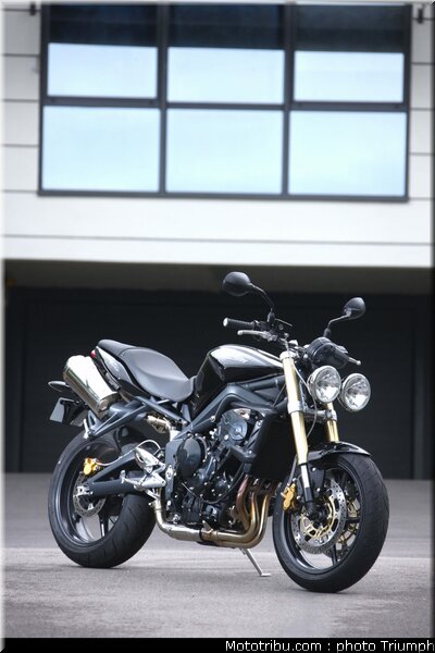 triumph_street_triple_3_2009