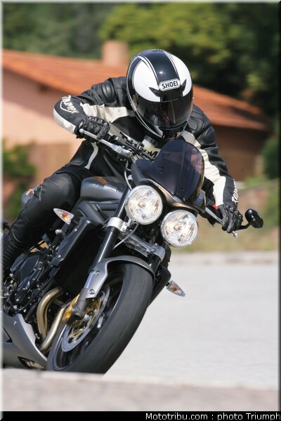 triumph_street_triple_r_3_2009