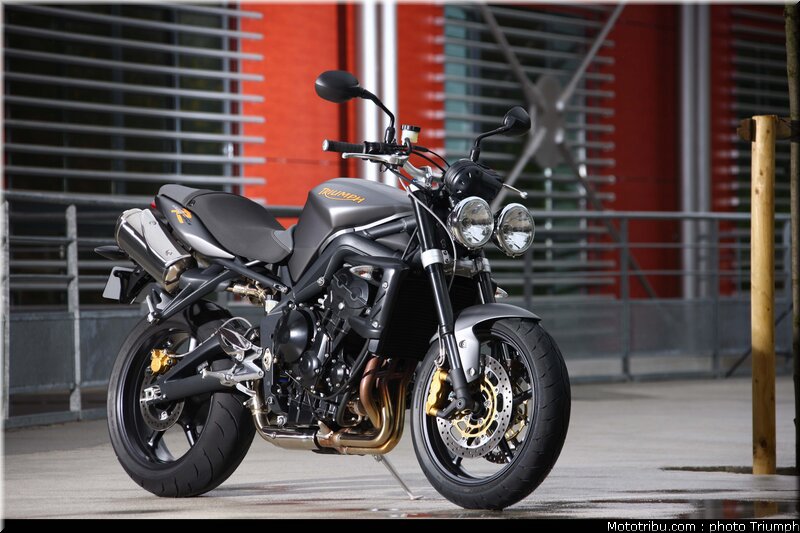 triumph_street_triple_r_4_2009