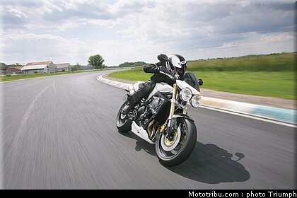 triumph_street_triple_2_2009.jpg