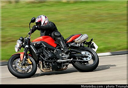 triumph_street_triple_r_1_2009.JPG