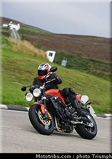 triumph_street_triple_r_2_2009.JPG