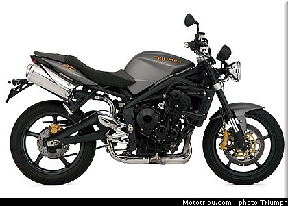 triumph_street_triple_r_5_2009.jpg