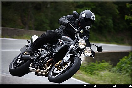 triumph_street_triple_r_6_2009.jpg