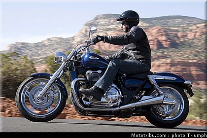 triumph_thunderbird_2_2009.jpg