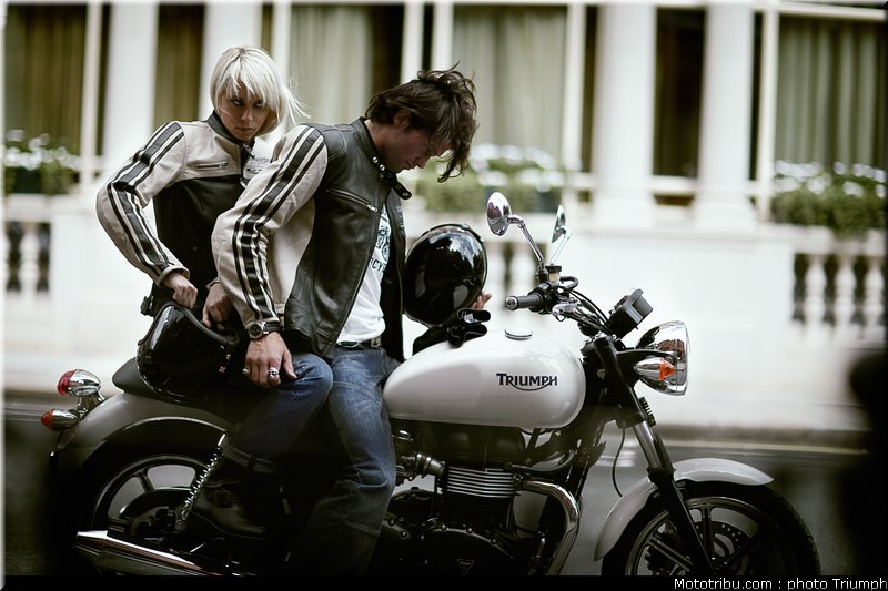 triumph_bonneville_1_2010