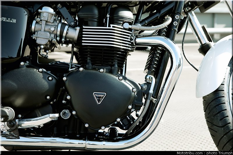 triumph_bonneville_4_2010