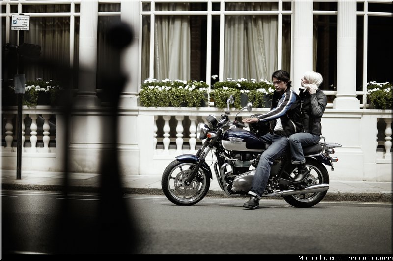 triumph_bonneville_se_2_2010
