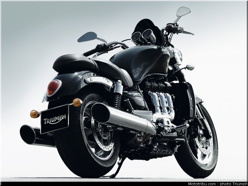 triumph_rocket_III_roadster_1_2010