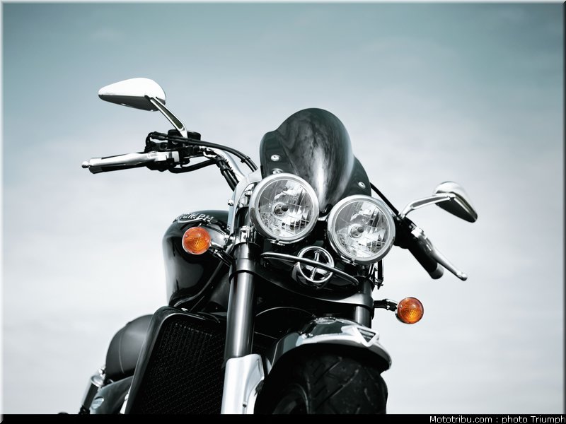 triumph_rocket_III_roadster_3_2010