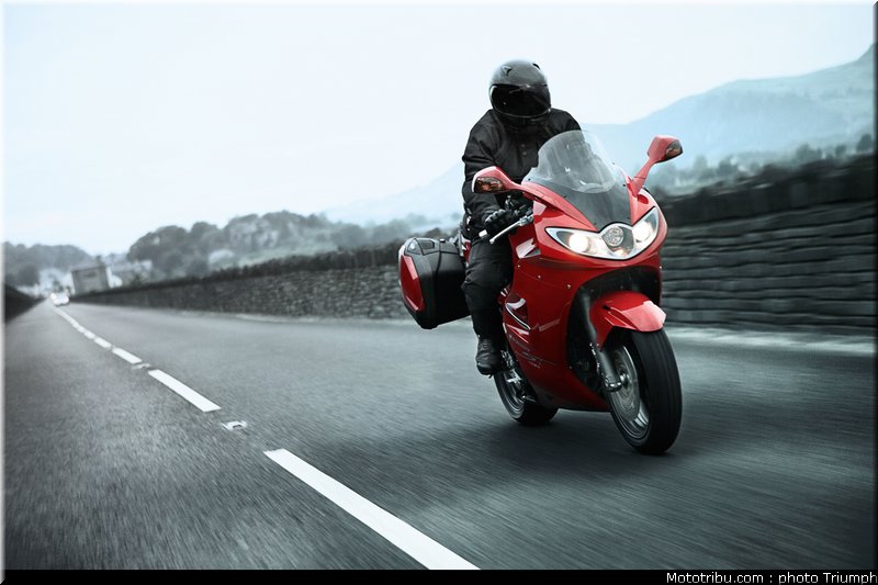triumph_sprint_st_1_2010