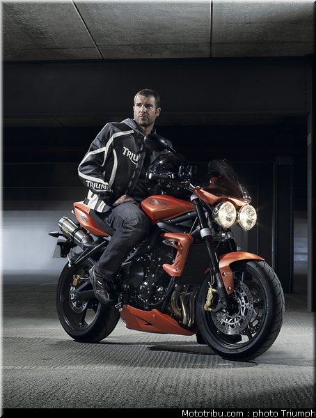 triumph_street_triple_r_2_2010