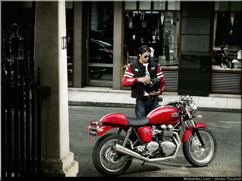 triumph_thruxton_5_2010