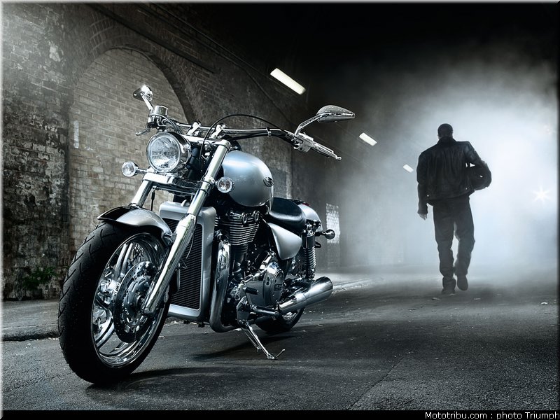 triumph_thunderbird_6_2010